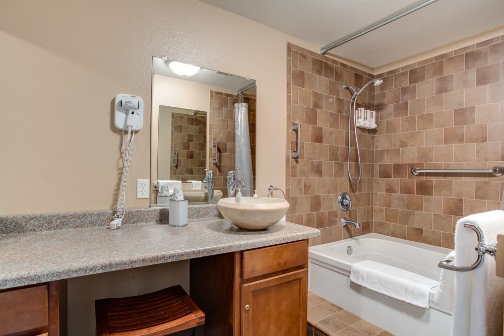 Fully Operational 4-Room Established Bed & Breakfast: 1221 Highway 41, Fish Camp, CA 93623